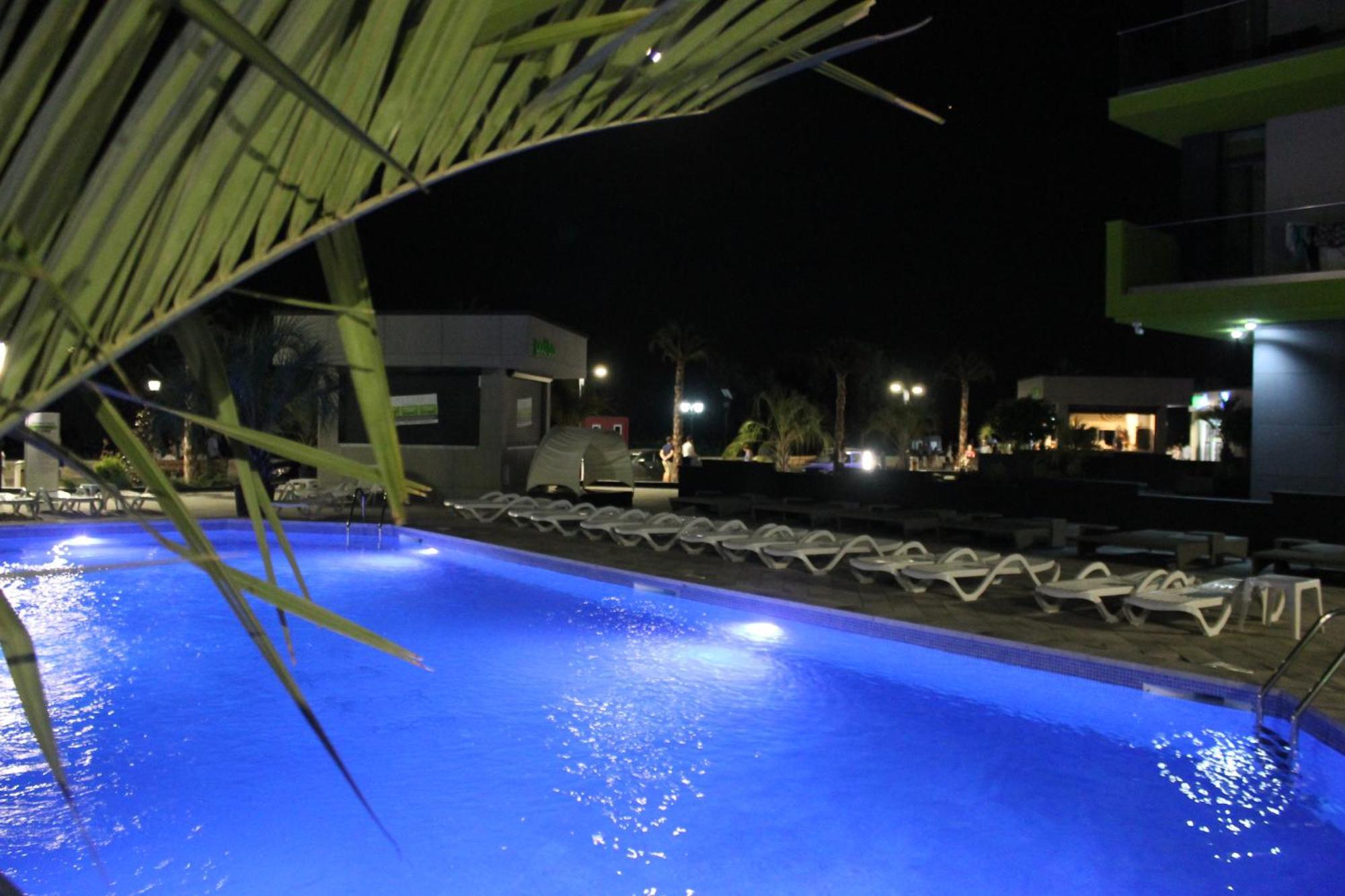 On Beach-Mamaia Residence นาโวดาริ ภายนอก รูปภาพ